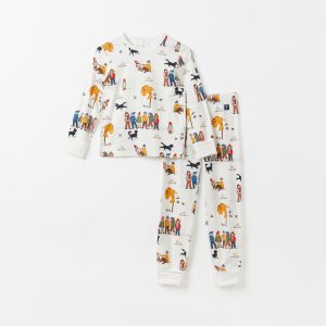 Tvådelad pyjamas med Barnen i Bullerbyn vit